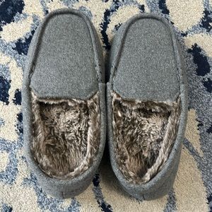 Target cozy slippers size 4/5